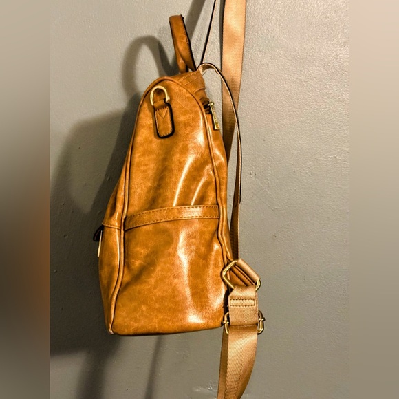 Click Backpack - Picture 6 of 16